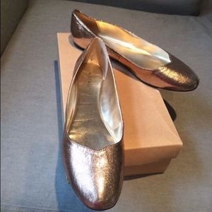 New Nine West gold flats
